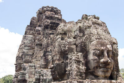 Statue of temple against sky