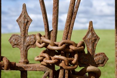 Close-up of rusty metal chain