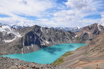 Panoramic view of lake and mountains against sky