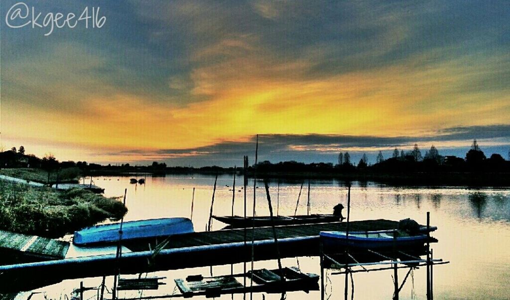 SILHOUETTE OF BOATS IN SEA