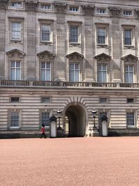 Sentry of the grenadier guards posted outside buckingham palace in a sunny day, london, uk