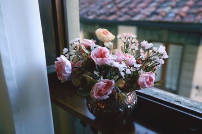 Close-up of pink flowers in vase