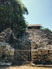 Old ruin building against sky