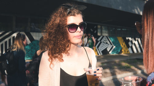 Portrait of woman in sunglasses