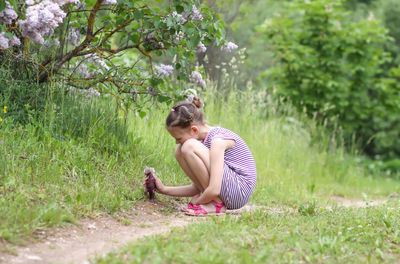 Portrait of young woman sitting on field