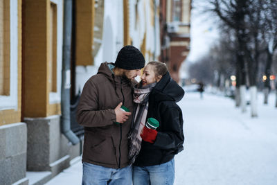 Winter date ideas to cozy up. cheap first-date ideas for winter love dating outdoors. cold season