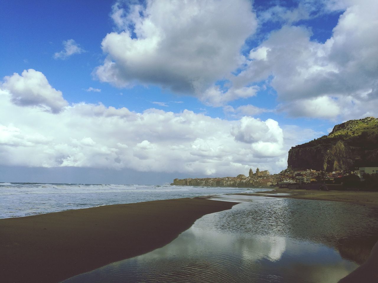 sea, cloud - sky, sky, water, scenics, beach, tranquility, nature, reflection, beauty in nature, tranquil scene, horizon over water, outdoors, day, no people, tree, sand