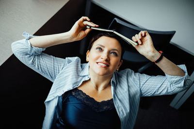 Midsection of woman holding knife