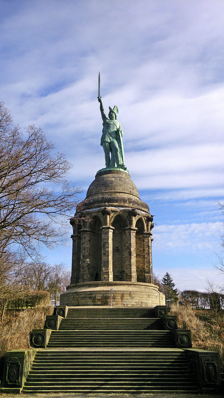 LOW ANGLE VIEW OF SCULPTURE AGAINST SKY