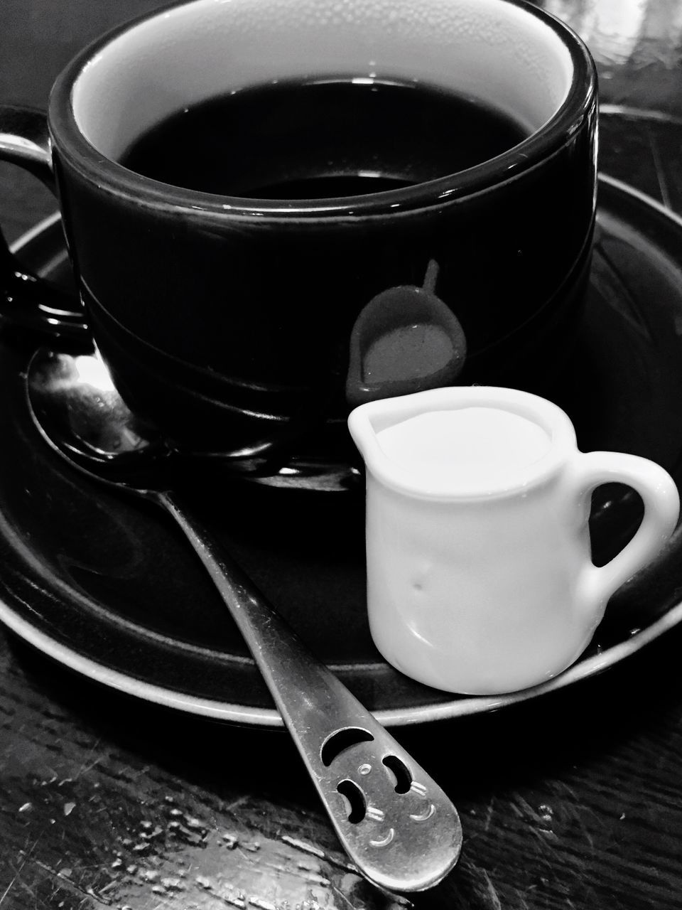 coffee cup, drink, coffee - drink, indoors, table, food and drink, saucer, refreshment, cup, coffee, still life, spoon, close-up, tea cup, freshness, high angle view, frothy drink, no people, cappuccino, tea