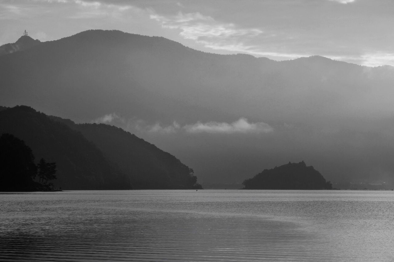 mountain, nature, beauty in nature, tranquility, tranquil scene, water, scenics, lake, waterfront, outdoors, mountain range, no people, sky, landscape, day, tree