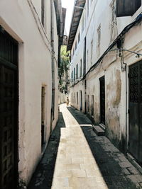 Narrow alley amidst buildings in city