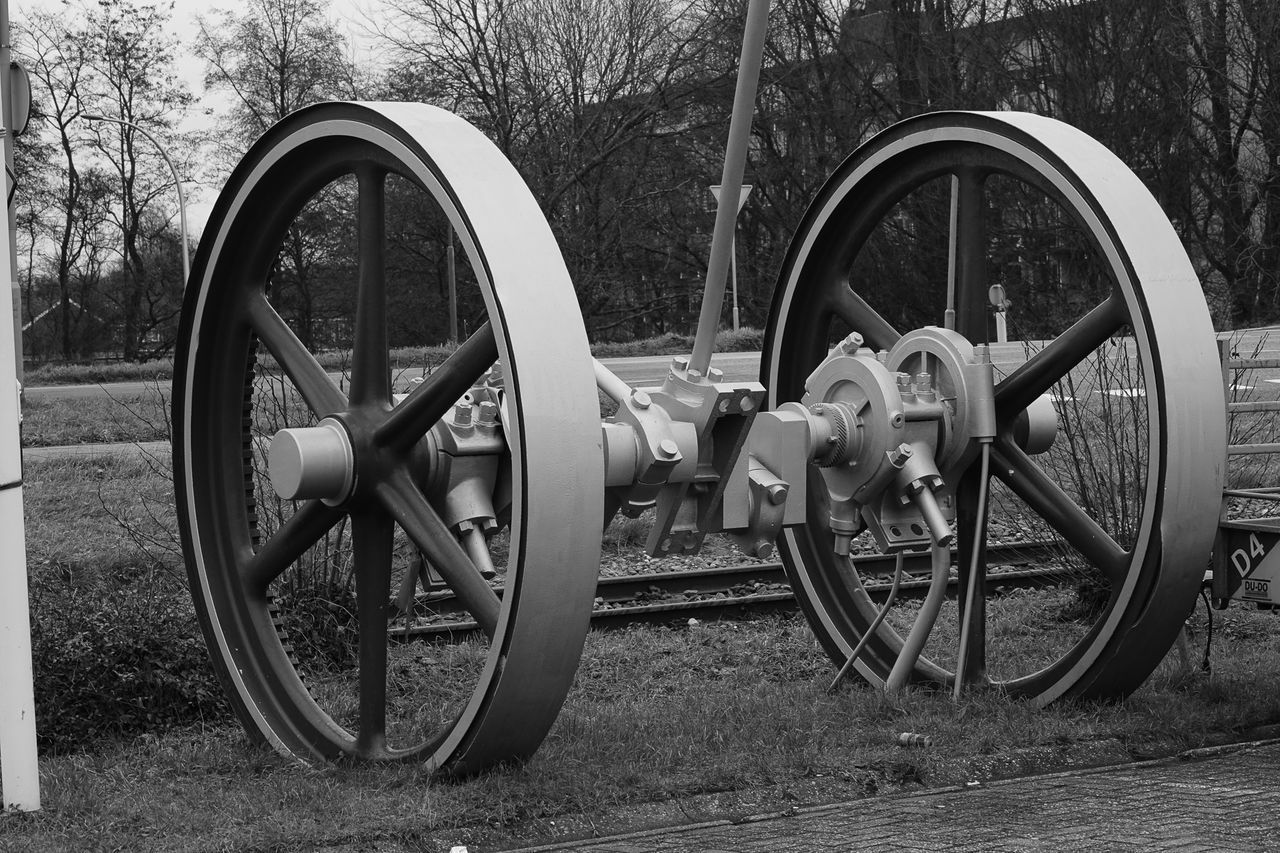 CLOSE-UP OF METALLIC WHEEL