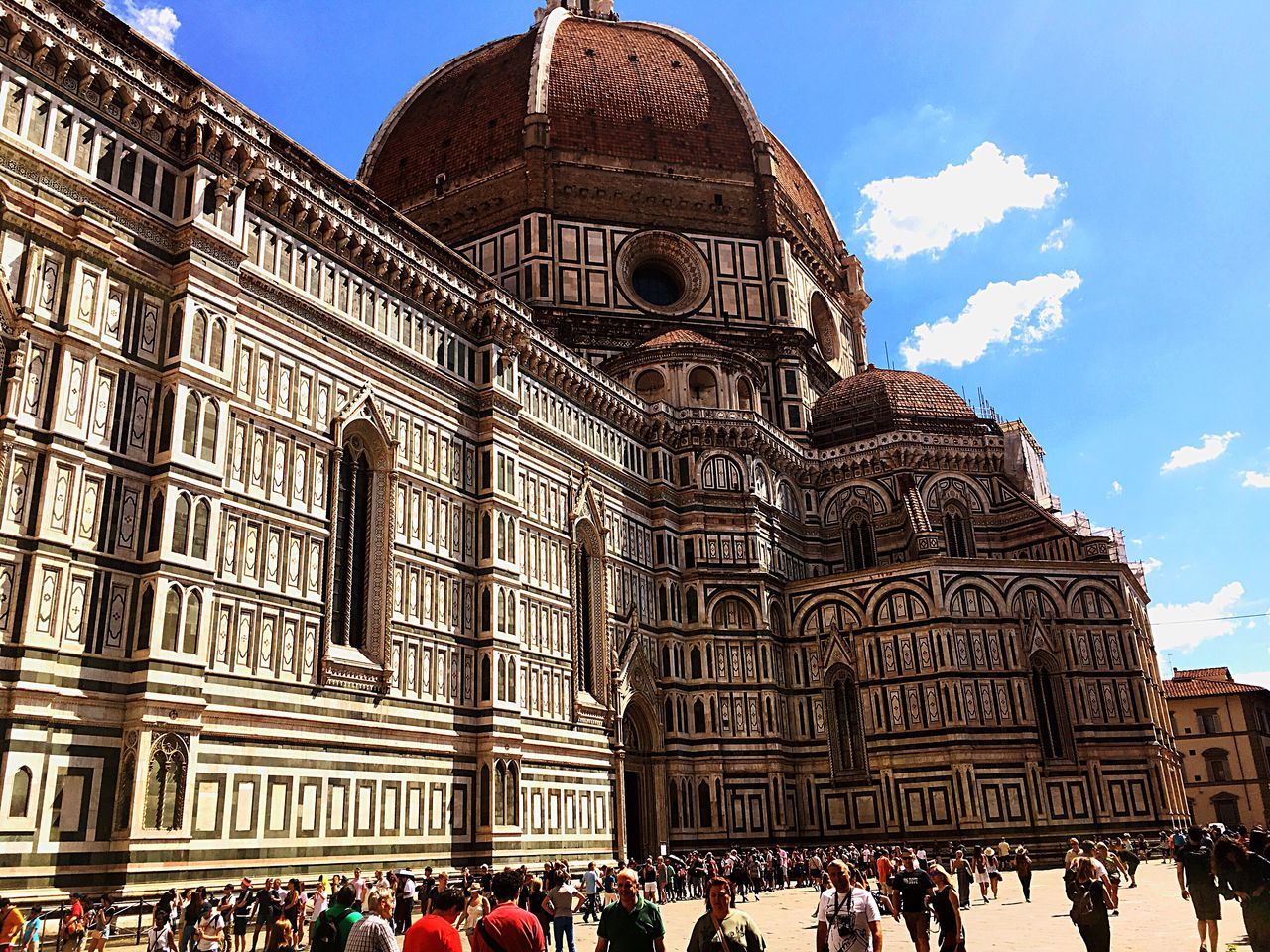 LOW ANGLE VIEW OF TOURISTS IN FRONT OF CATHEDRAL