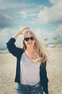 Portrait of smiling young woman wearing sunglasses