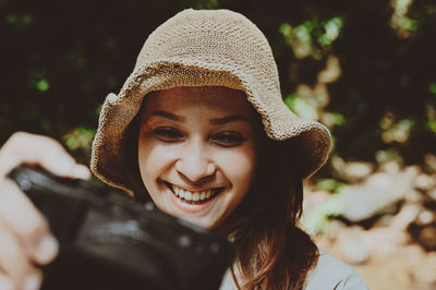 Beautiful smile of young woman when her using camera