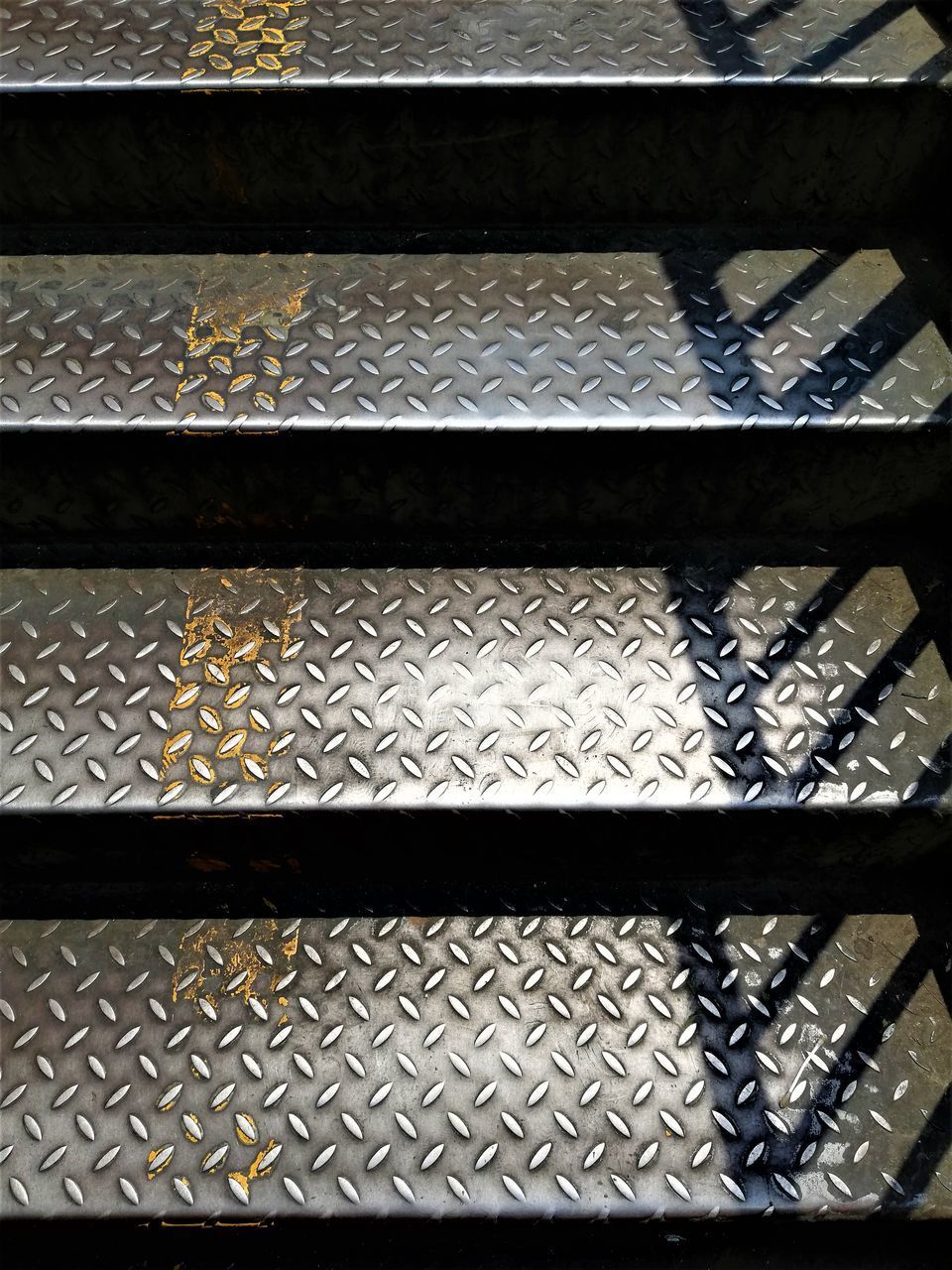 FULL FRAME SHOT OF PATTERNED FENCE