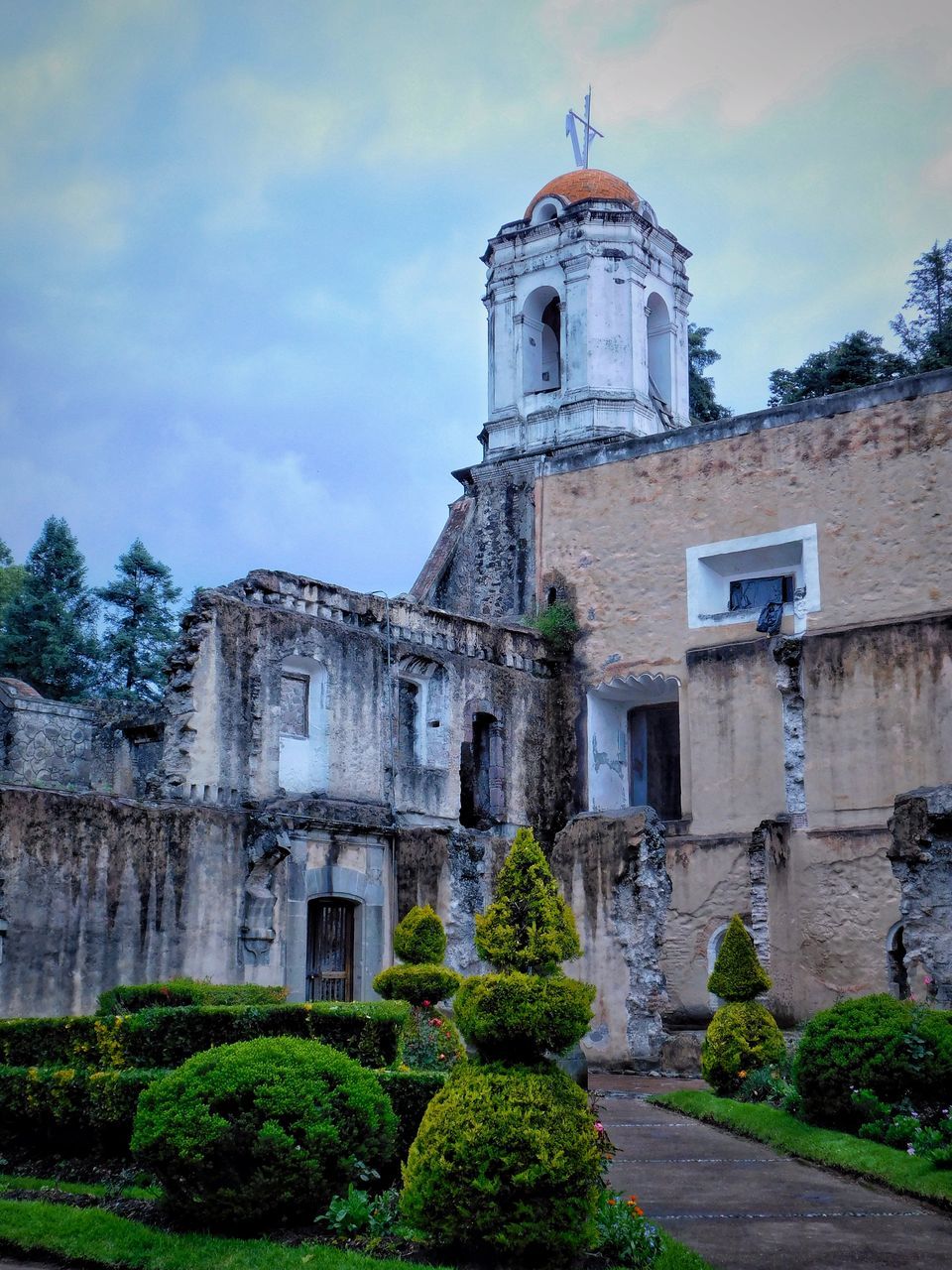 LOW ANGLE VIEW OF OLD BUILDING AND TREES AGAINST SKY