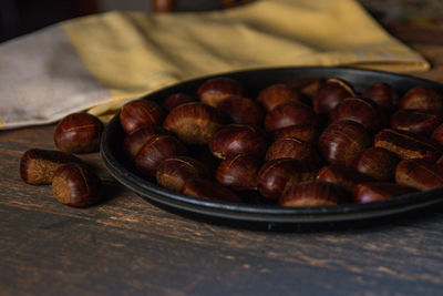 Close-up of roasted coffee beans in bowl on table