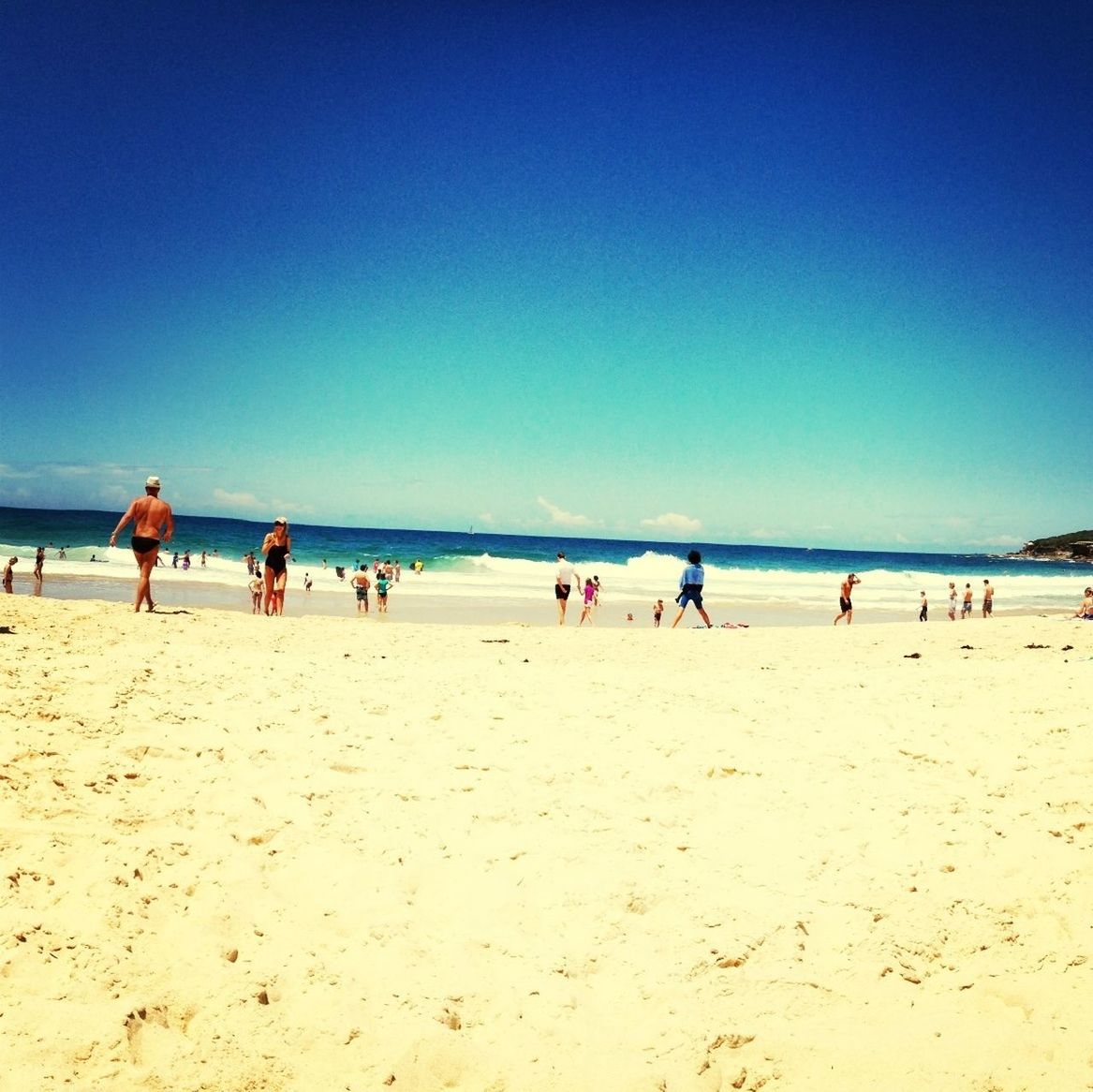 beach, sea, water, sand, shore, large group of people, horizon over water, vacations, clear sky, copy space, blue, leisure activity, lifestyles, enjoyment, scenics, summer, beauty in nature, mixed age range, tranquil scene