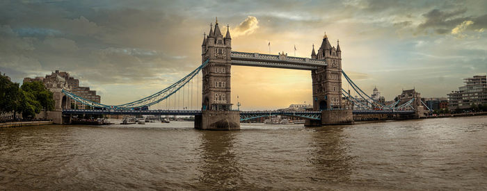 London bridge river thames