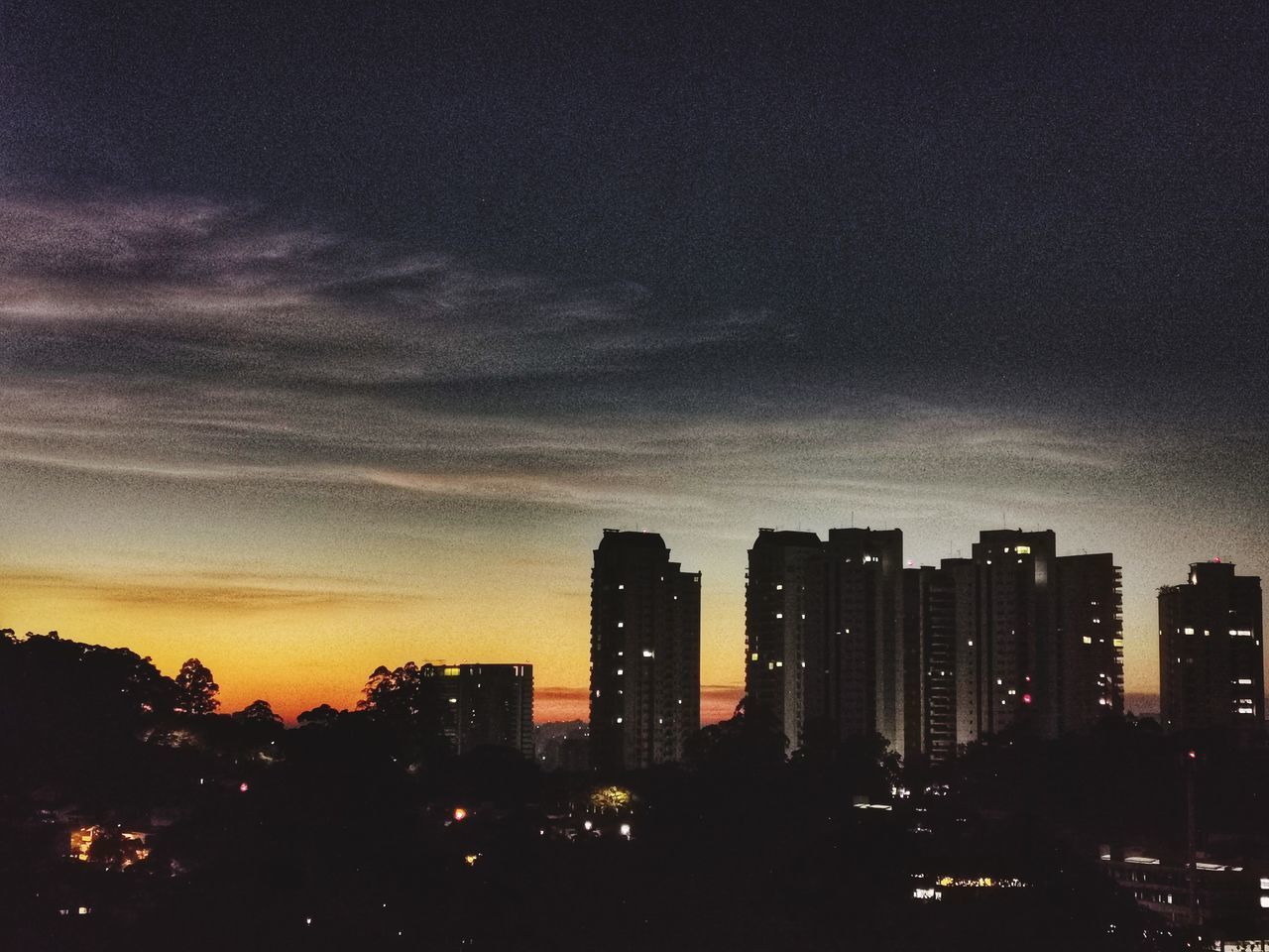 SILHOUETTE BUILDINGS IN CITY AGAINST SKY AT NIGHT