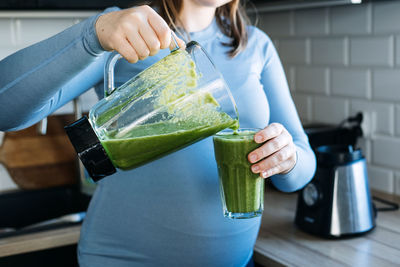 Iron deficiency, anemia, iron boosting smoothie recipes for pregnant woman. pregnant woman