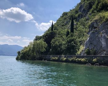 Scenic view of iseo lake against sky