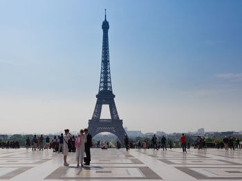 Tourist visiting eiffel tower