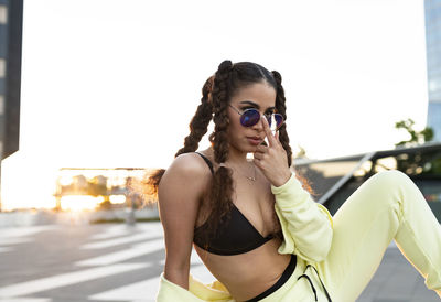 Young woman wearing sunglasses against sky