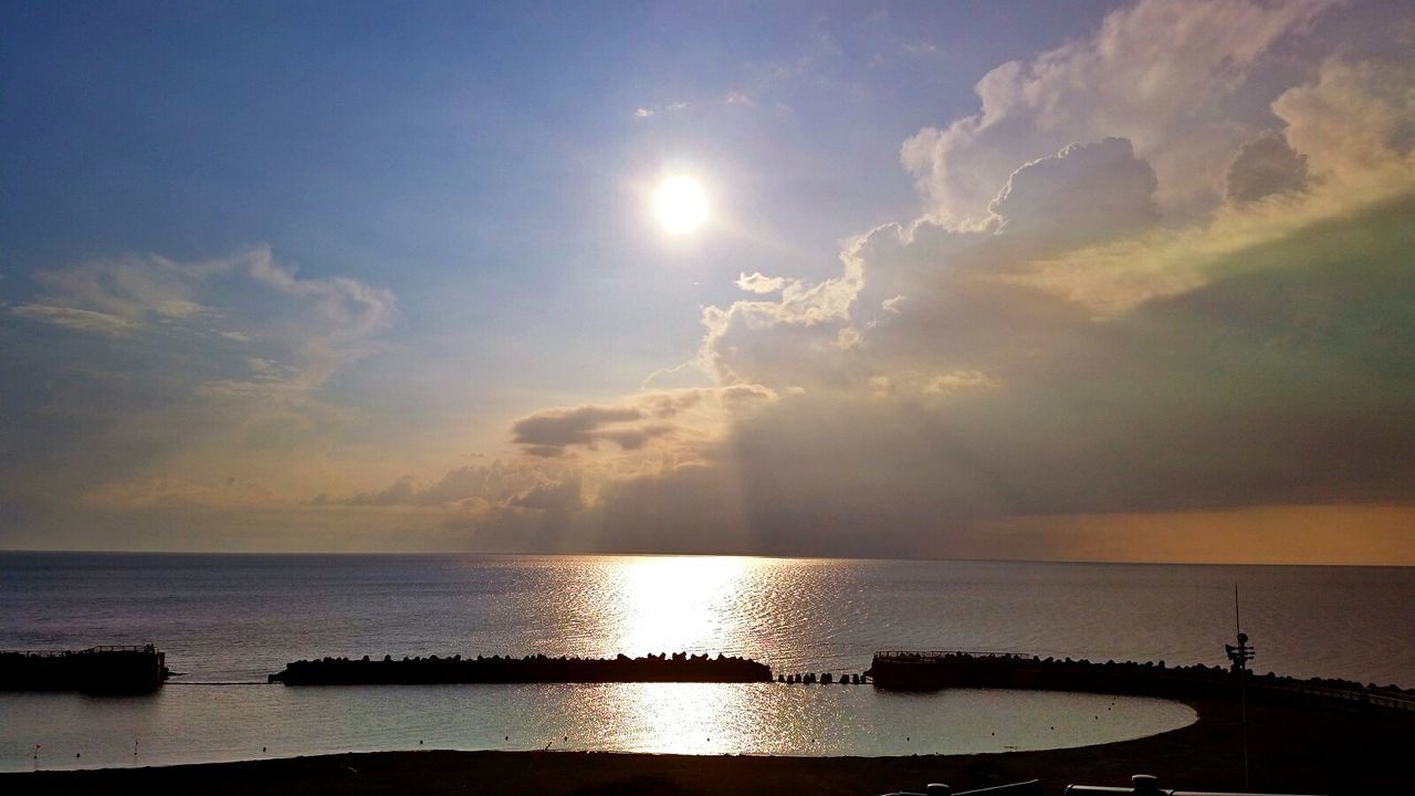 SCENIC VIEW OF SEA AGAINST BRIGHT SUN