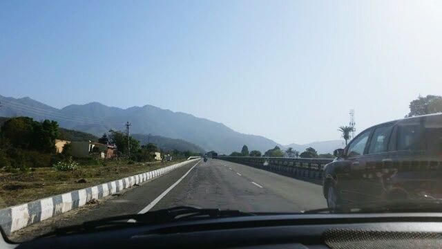 VIEW OF CARS ON ROAD SEEN THROUGH CAR WINDSHIELD