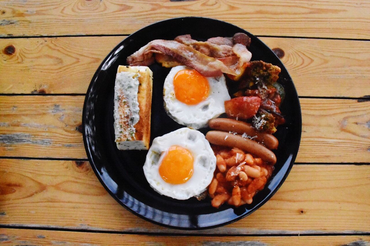 HIGH ANGLE VIEW OF BREAKFAST SERVED ON TABLE