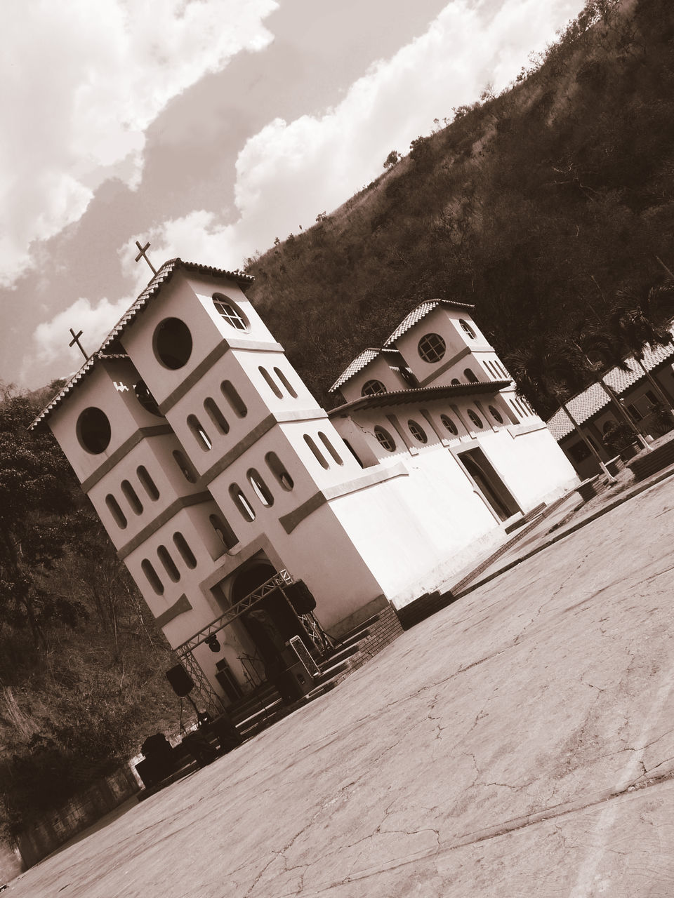 building exterior, architecture, built structure, sky, low angle view, tree, church, cloud - sky, day, religion, place of worship, house, outdoors, cloud, no people, building, tower, cloudy, residential structure