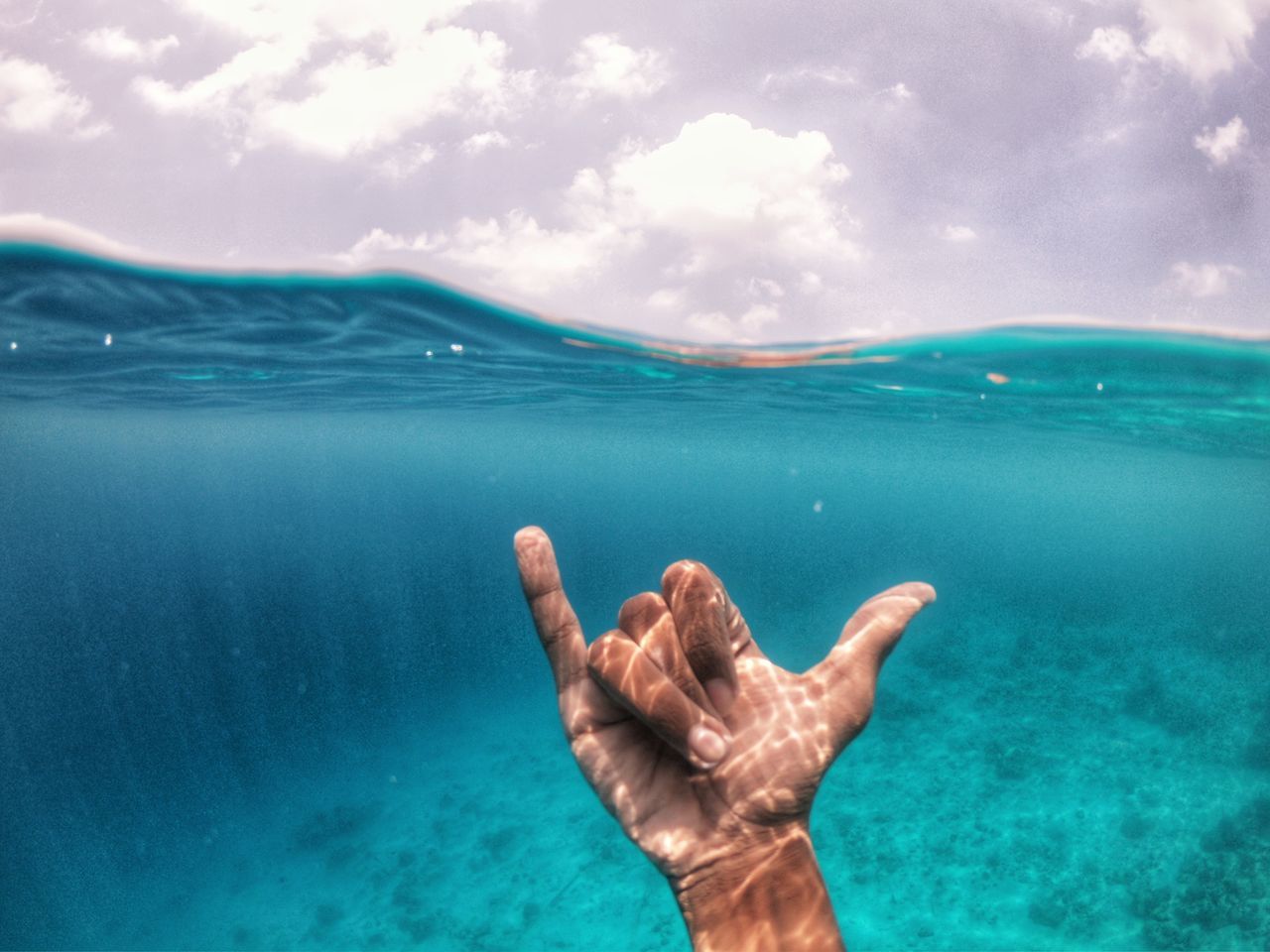water, cloud - sky, sky, sea, human body part, human hand, nature, one person, hand, day, body part, beauty in nature, real people, unrecognizable person, finger, scenics - nature, human finger, lifestyles, outdoors, turquoise colored, human limb