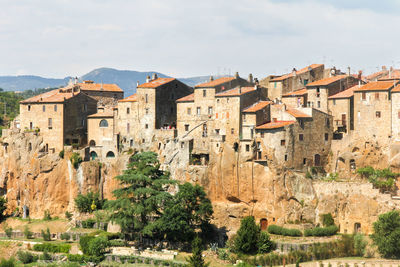 View of town on pitgliaro against sky