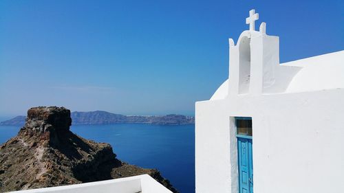 Panoramic view of sea against clear blue sky