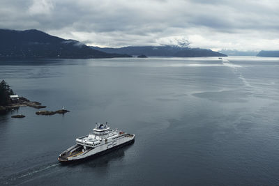 Scenic view of the horseshoe bay.