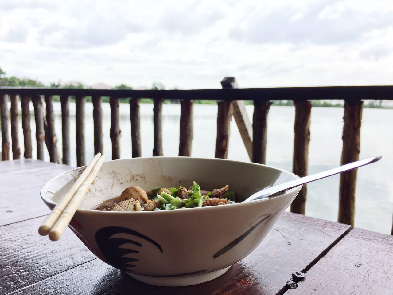 ร้านก๋วยเตี๋ยวเรือบ้านคุณยาย ประชาอุทิศ 131