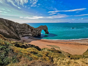 Sun and blue skies at durdle door