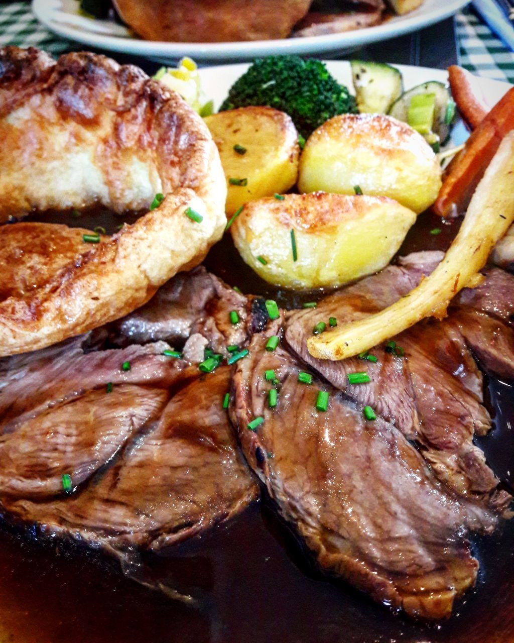 HIGH ANGLE VIEW OF FOOD ON TABLE