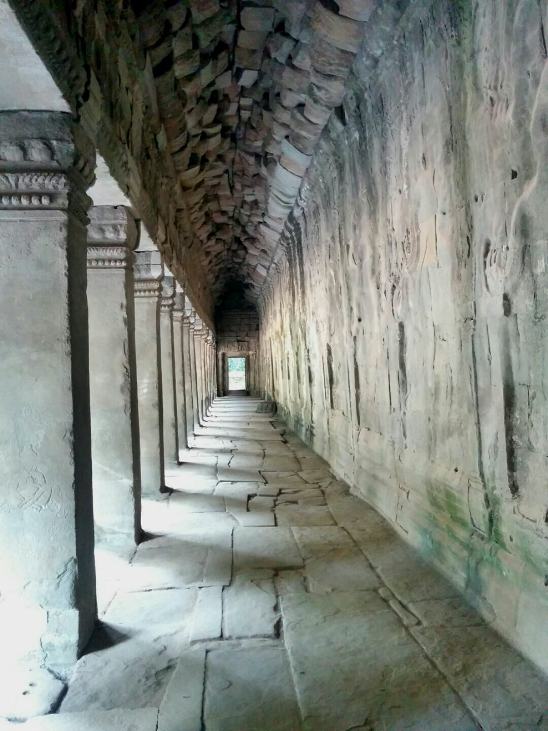 Temple temple architecture the way forward architecture built structure corridor wall narrow indoors column long old diminishing perspective empty ceiling arch flooring camboja