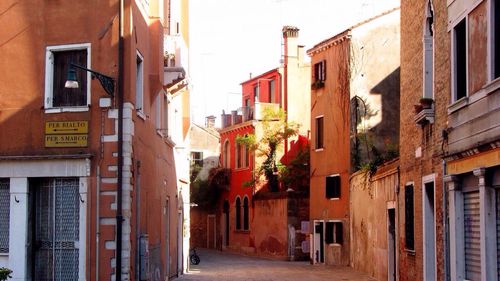 Narrow alley in city