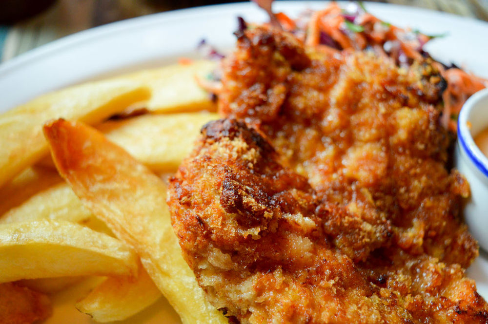 CLOSE-UP OF FOOD IN PLATE