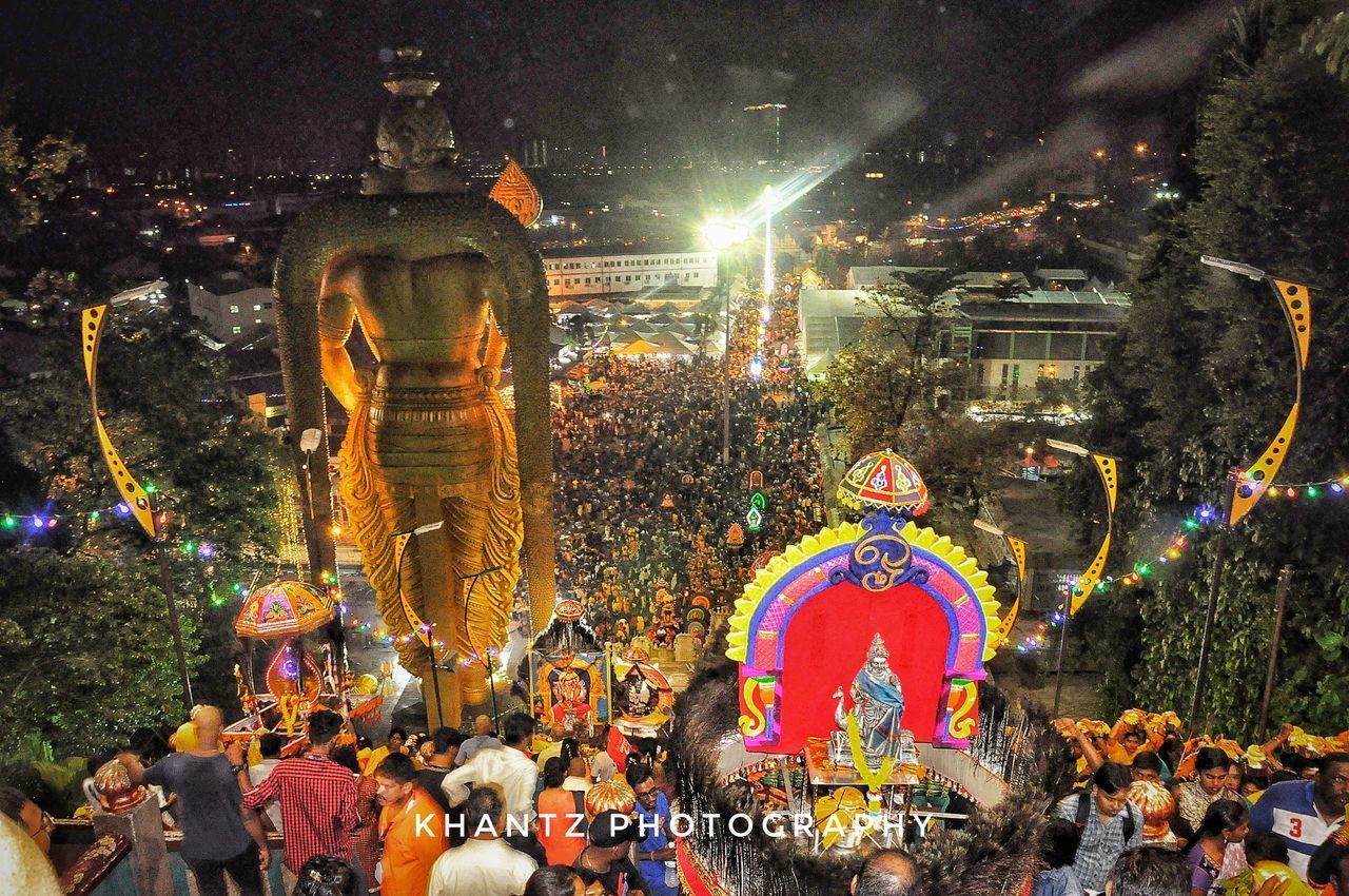 STATUE OF PEOPLE IN TEMPLE