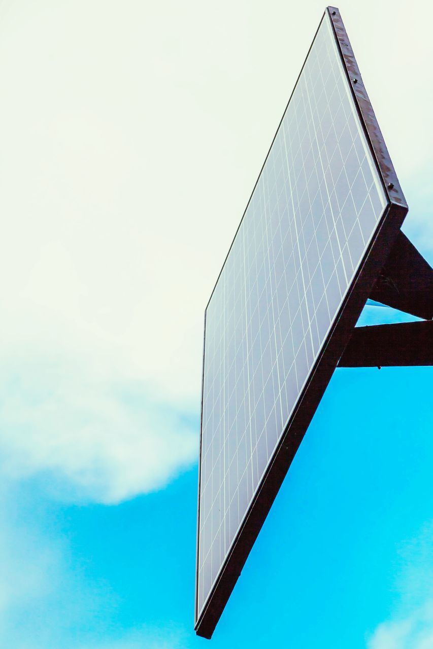 LOW ANGLE VIEW OF MAST AGAINST BLUE SKY