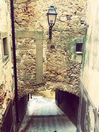 Narrow street between buildings