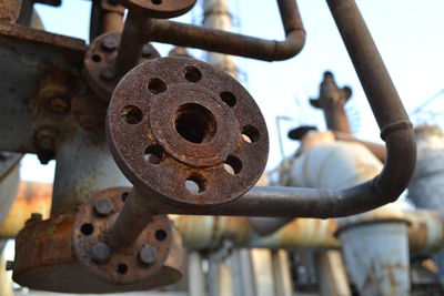 Close-up of rusty metal chain