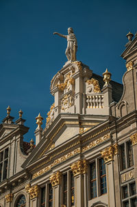 Rich and elegant decoration on historic buildings in brussels. the friendly capital of belgium.