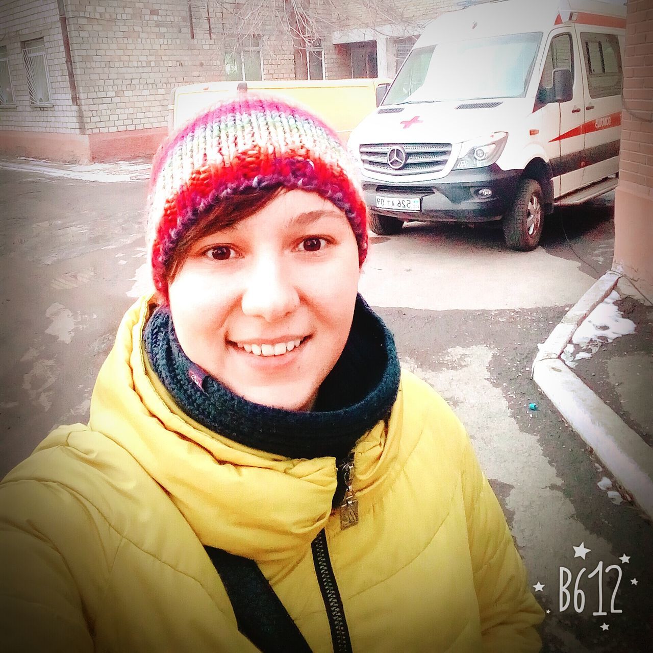 PORTRAIT OF SMILING WOMAN STANDING BY CAR